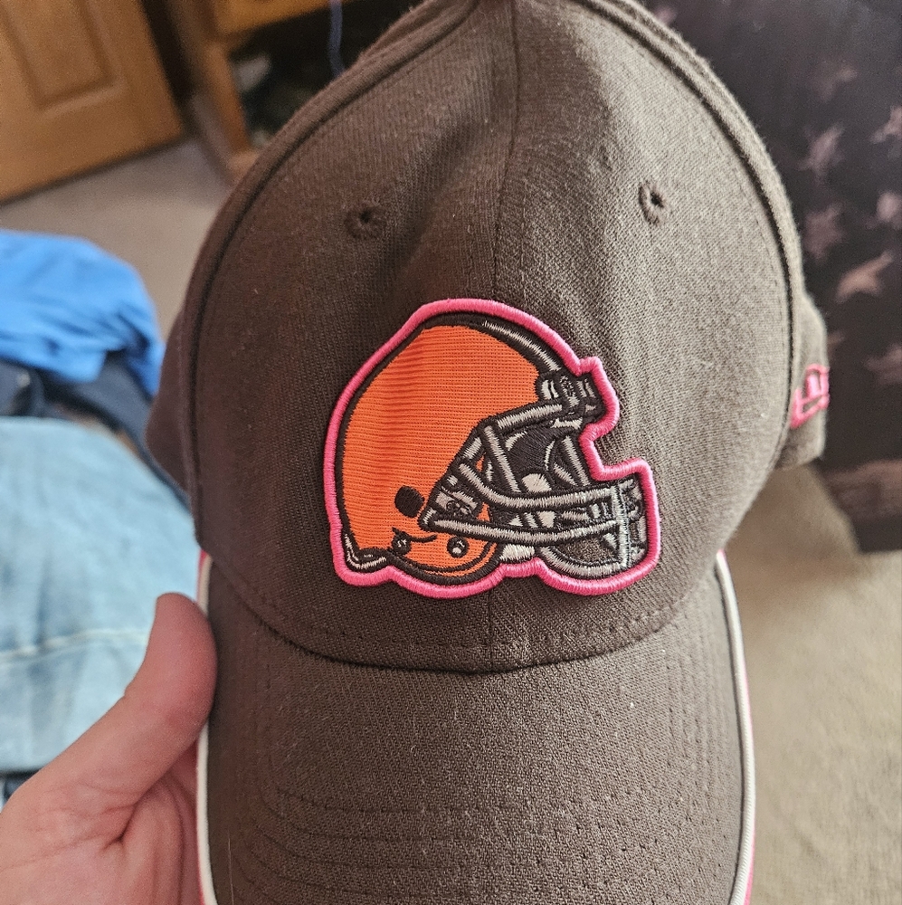 Womens browns hat